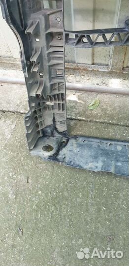 Решётка радиатора на Volkswagen polo 2013 года