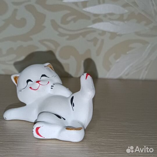 Сувениры, копилки, подставки для телефона