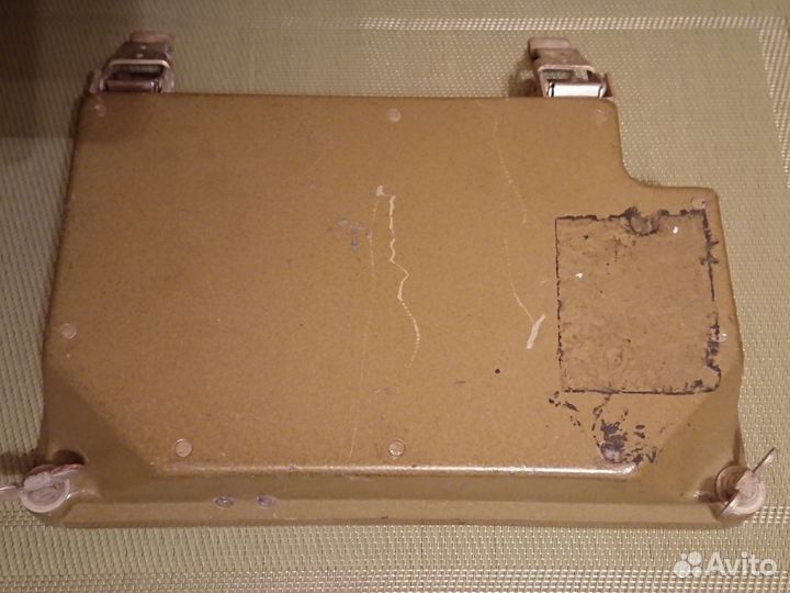 Крышка радиостанции Р-107