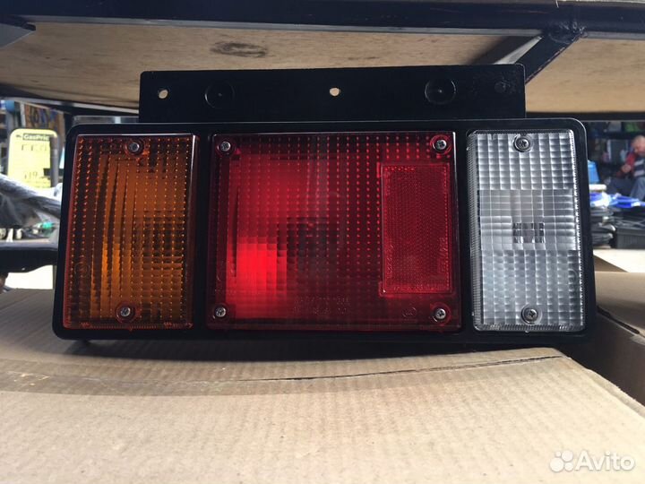 Фонарь задний Isuzu ELF