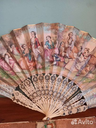 Веер старинный.черепаха роспись футляр
