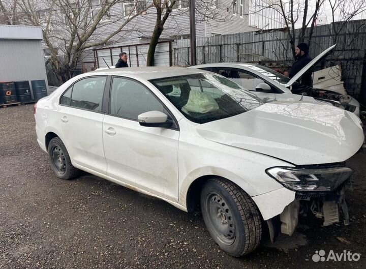 В разборе Volkswagen polo 6 2021