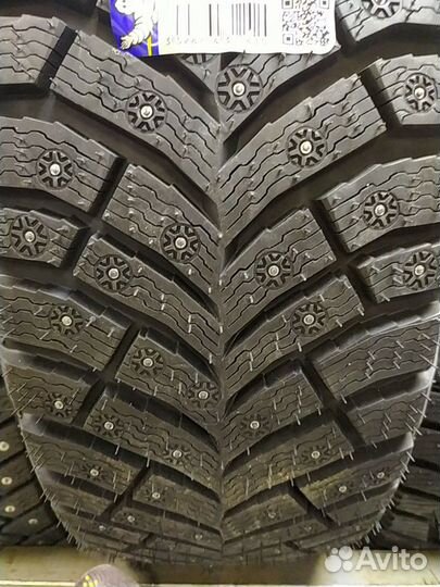 Michelin X-Ice North 4 215/65 R16