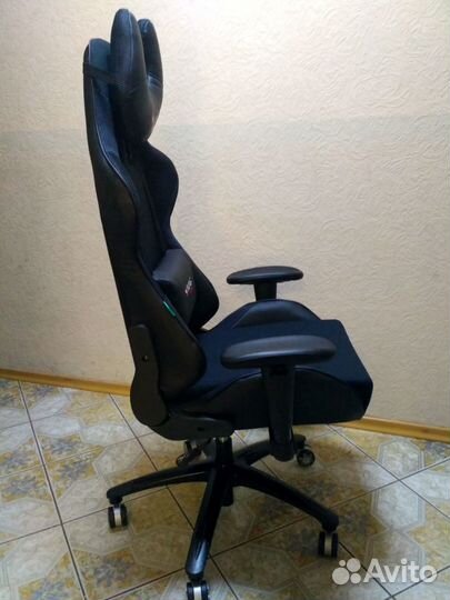 Игровое компьютерное кресло