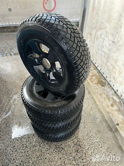 Литые диски р 15 5 139,7 нива с зимней резиной