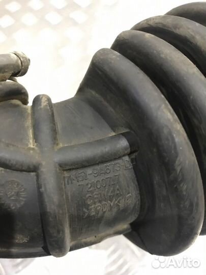 Патрубок воздушного фильтра Ford Focus 2 седан 1.6