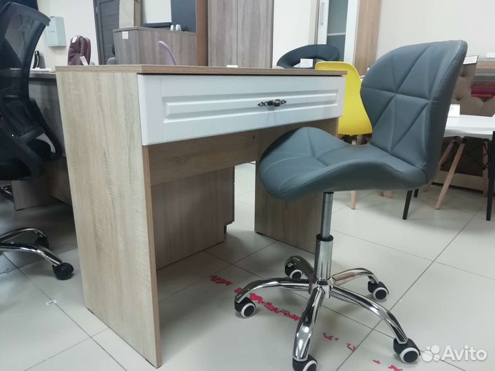 Стол для ноутбука