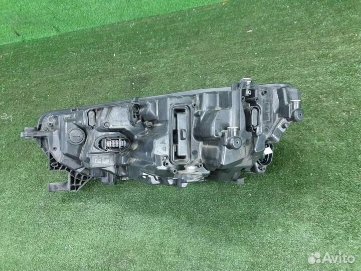 Фара правая Skoda Octavia