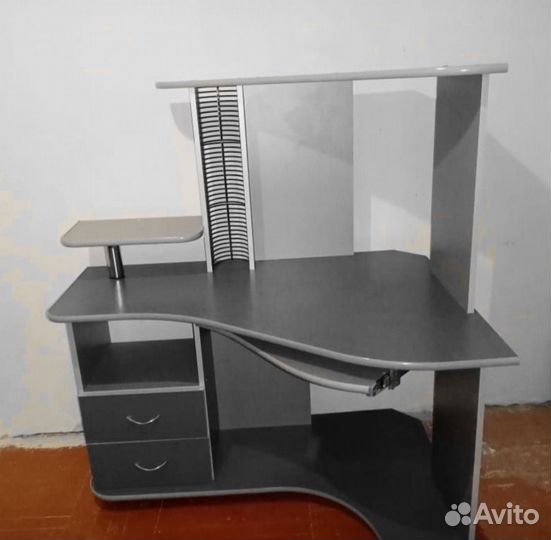 Компьютерный стол