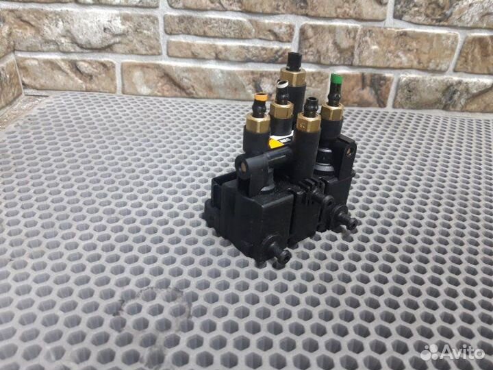Блок клапанов пневмоподвески Land Rover Range