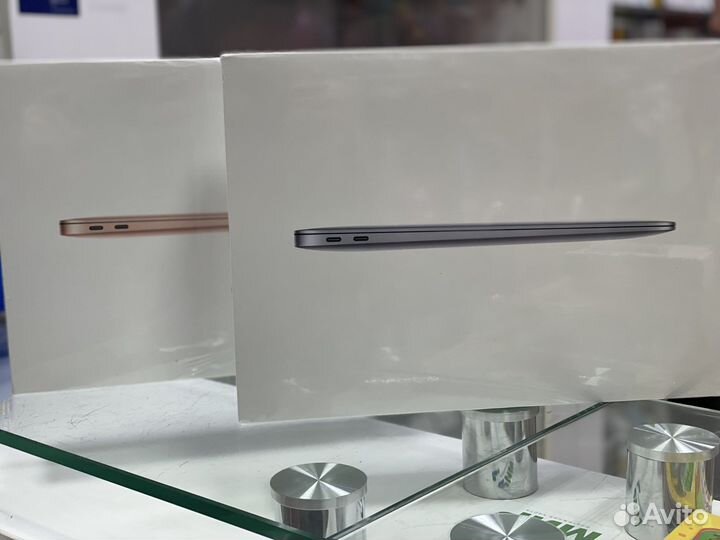 MacBooK Air M1 13’ 8/256 новый гарантия год