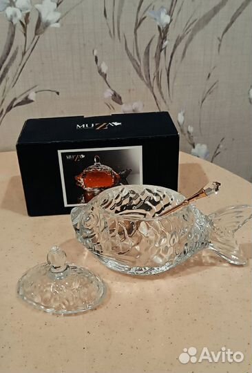 Икорница в форме рыбы