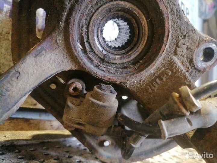 Кулак поворотный передний правый Opel Meriva