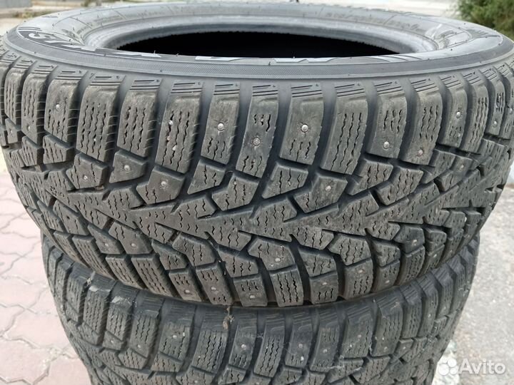 Maxxis ArcticTrekker NP3 215/60 R16