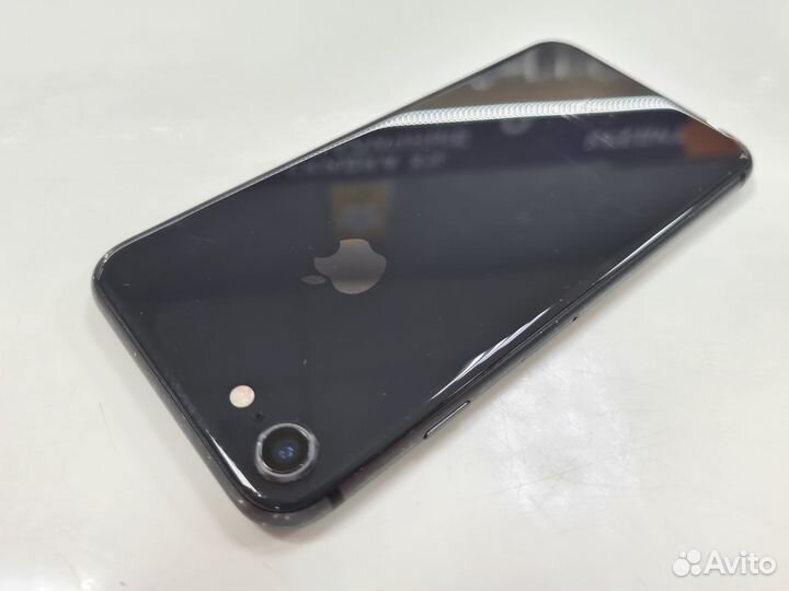 iPhone 8 64 Гб Легендарный