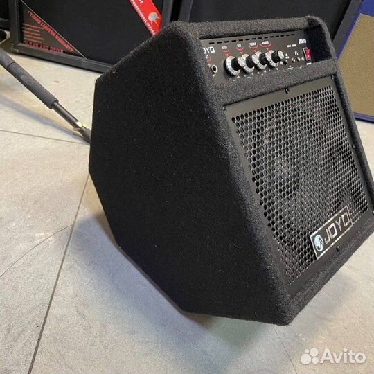 Комбоусилитель для бас-гитары Joyo JBA10