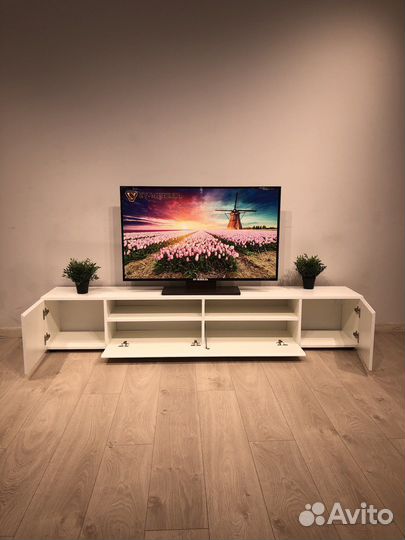 Тумба под тв белая