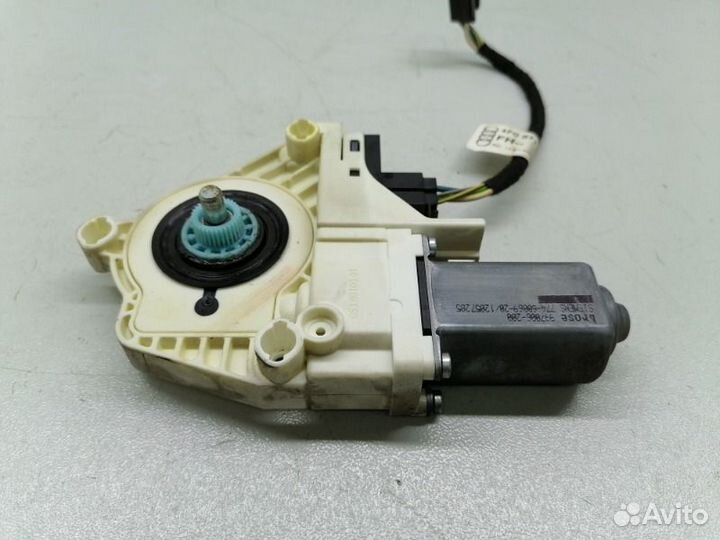 Моторчик стеклоподъемика задний левый Audi A6 C6