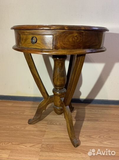 Старинный гостинный столик