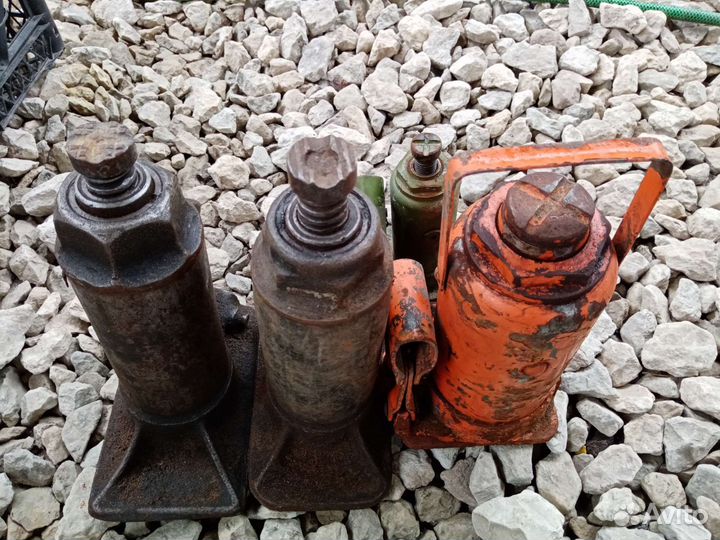 Домкрат новый