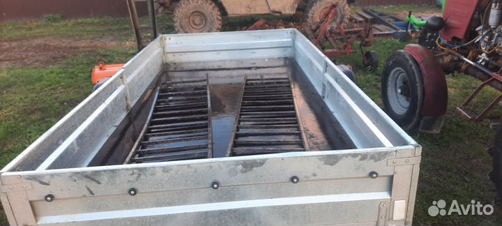 Прицеп легковой бу с документами 3Х1,5Х0,3