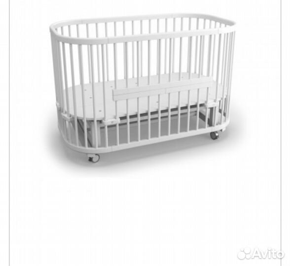 Детская кроватка с маятником