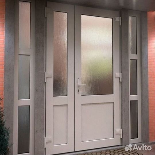 Пластиковые двери в дом