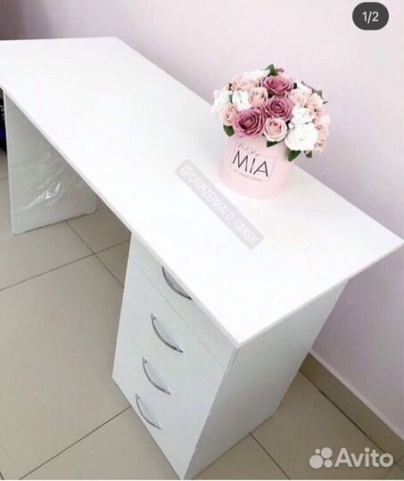 Маникюрный стол