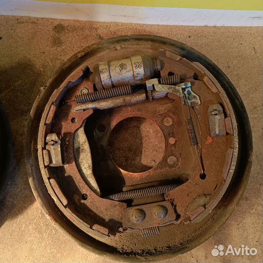 Задний опорный щит Kia Rio 3. 4 Solaris