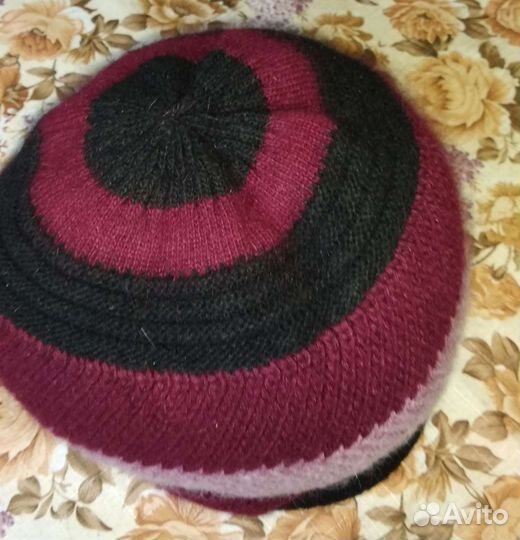 Две шапки вязаные женские