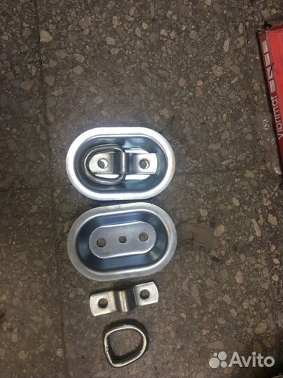 Петля крепления груза в пол