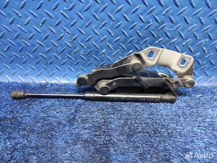 Петля капота правая Land Rover Freelander 2