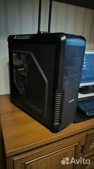 Настольный компьютер с монитором