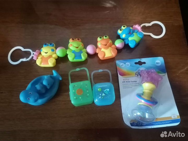 На коляску игрушка