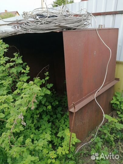 Часть железного бака