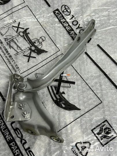 Петли капота Toyota Land Cruiser 200