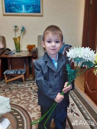 Костюм (Четвёрка) для мальчика новый