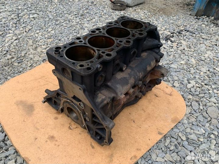 Блок двигателя Mitsubishi Grandis NA4W 4G69 2005