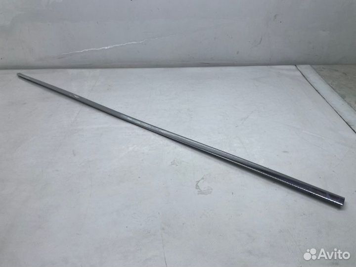 Молдинг на дверь передний правый Volkswagen Passat