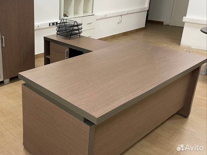 Стол для руководителя / письменный