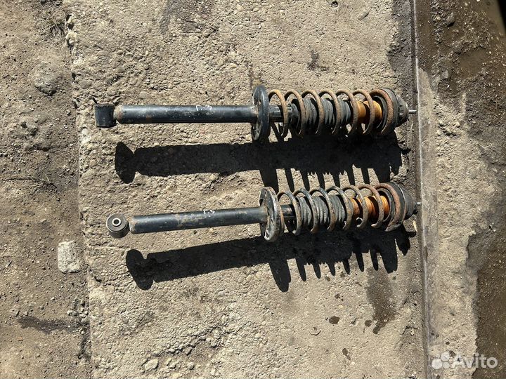 Стойки задние в сборе Фольксваген golf 3