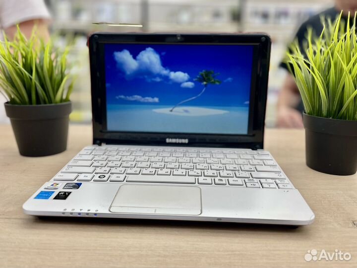 Нетбук Samsung 2 ядра 2 гига SSD акб держит