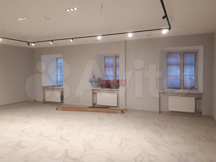 Продам торговое помещение, 383 м²