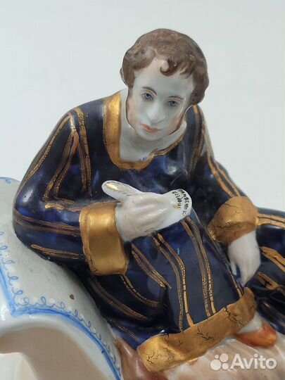 Фарфоровая чернильница «Пушкин за работой» лфз