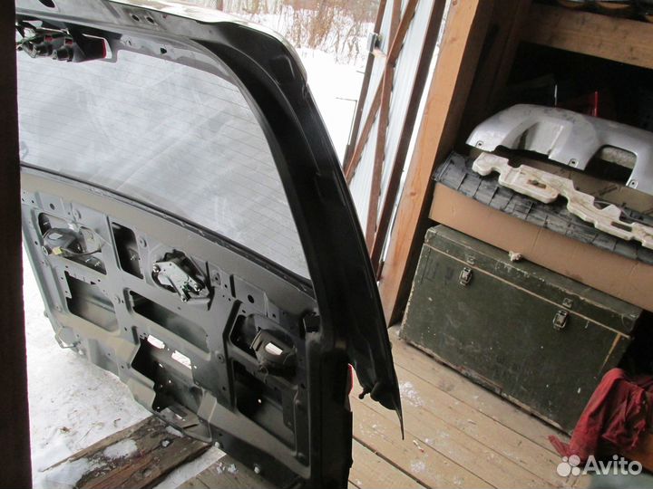 Крышка багажника Mitsubishi Delica D:5