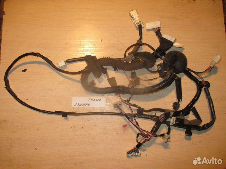 Электропроводка двери передней левой