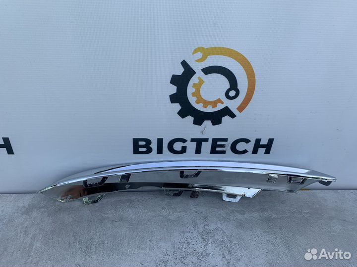 Накладка дхо левая Mercedes A1668852774