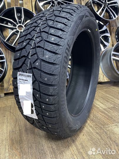 Bridgestone Blizzak Spike-02 SUV 255/50 R19 107T