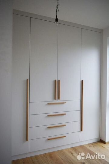 Шкаф распашной с ящиками белый