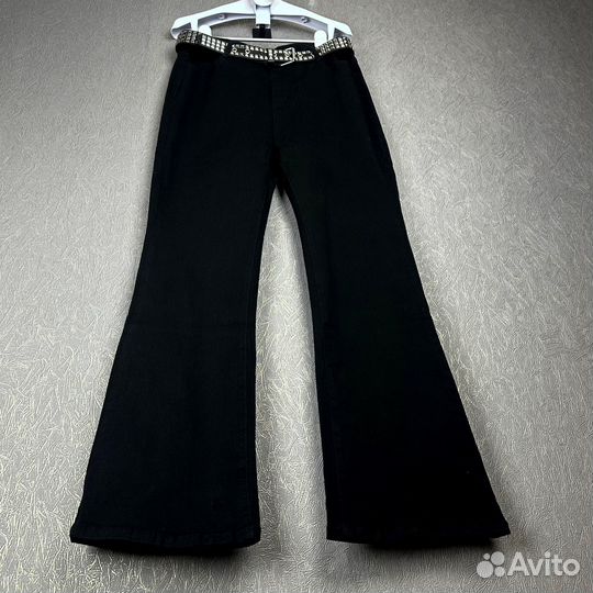 Стильные джинсы клеш Y2K, напоминающие наряды Kai